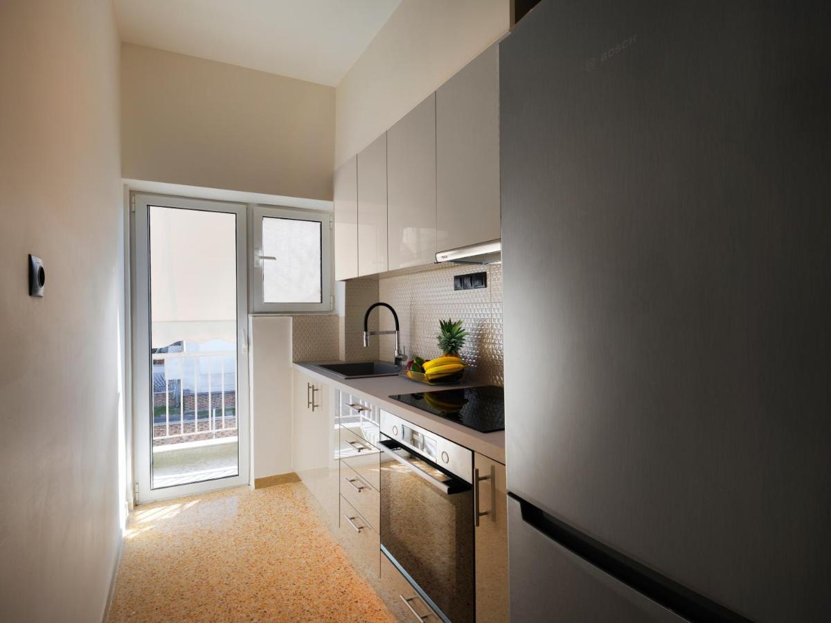 Metro Fix Apartment Atena Exterior foto